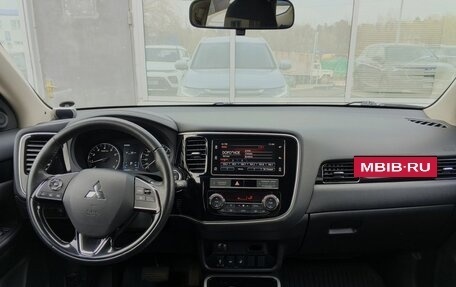 Mitsubishi Outlander III рестайлинг 3, 2019 год, 2 299 000 рублей, 11 фотография