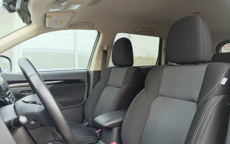 Mitsubishi Outlander III рестайлинг 3, 2019 год, 2 299 000 рублей, 21 фотография