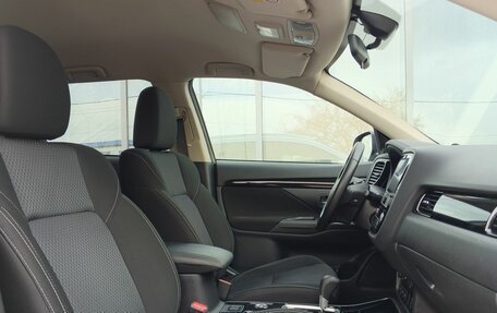 Mitsubishi Outlander III рестайлинг 3, 2019 год, 2 299 000 рублей, 23 фотография