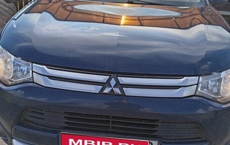 Mitsubishi Outlander III рестайлинг 3, 2014 год, 1 400 000 рублей, 1 фотография