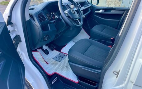 Volkswagen Caravelle T6 рестайлинг, 2017 год, 2 580 000 рублей, 9 фотография