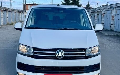 Volkswagen Caravelle T6 рестайлинг, 2017 год, 2 580 000 рублей, 6 фотография