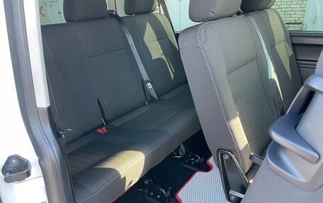 Volkswagen Caravelle T6 рестайлинг, 2017 год, 2 580 000 рублей, 13 фотография