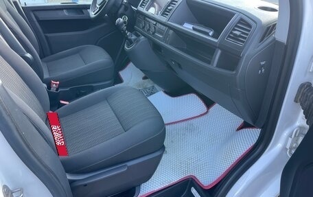 Volkswagen Caravelle T6 рестайлинг, 2017 год, 2 580 000 рублей, 11 фотография