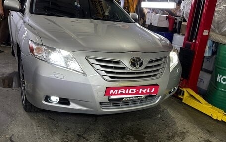 Toyota Camry, 2009 год, 870 000 рублей, 2 фотография