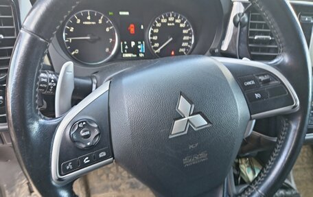 Mitsubishi Outlander III рестайлинг 3, 2014 год, 1 400 000 рублей, 7 фотография