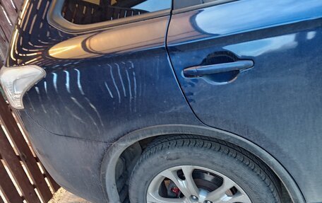 Mitsubishi Outlander III рестайлинг 3, 2014 год, 1 400 000 рублей, 4 фотография