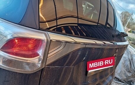 Mitsubishi Outlander III рестайлинг 3, 2014 год, 1 400 000 рублей, 5 фотография