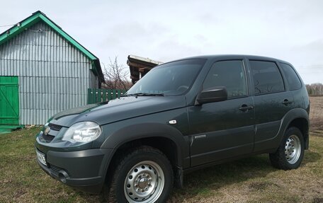Chevrolet Niva I рестайлинг, 2017 год, 900 000 рублей, 2 фотография