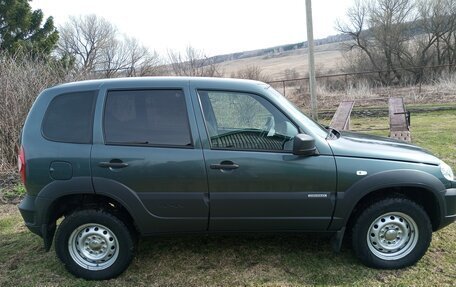 Chevrolet Niva I рестайлинг, 2017 год, 900 000 рублей, 5 фотография