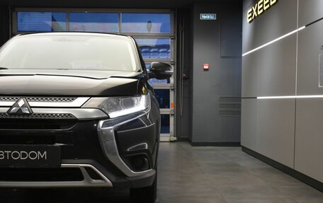 Mitsubishi Outlander III рестайлинг 3, 2019 год, 2 379 000 рублей, 3 фотография