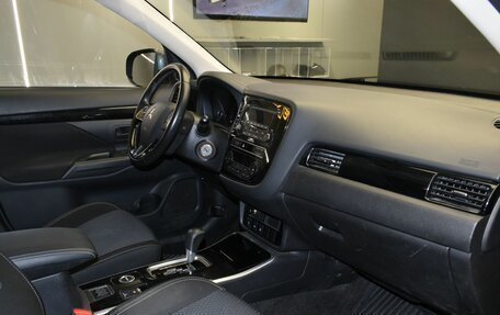 Mitsubishi Outlander III рестайлинг 3, 2019 год, 2 379 000 рублей, 12 фотография