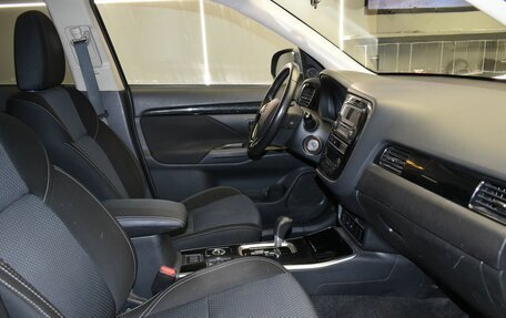 Mitsubishi Outlander III рестайлинг 3, 2019 год, 2 379 000 рублей, 13 фотография