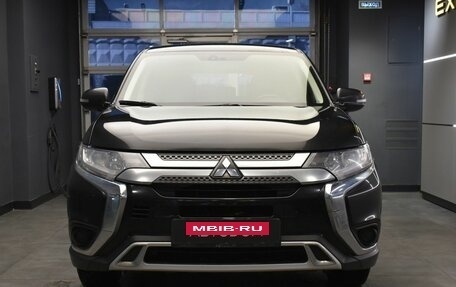 Mitsubishi Outlander III рестайлинг 3, 2019 год, 2 379 000 рублей, 2 фотография