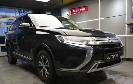 Mitsubishi Outlander III рестайлинг 3, 2019 год, 2 379 000 рублей, 4 фотография