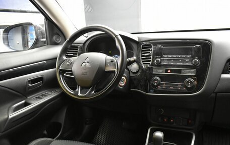 Mitsubishi Outlander III рестайлинг 3, 2019 год, 2 379 000 рублей, 15 фотография