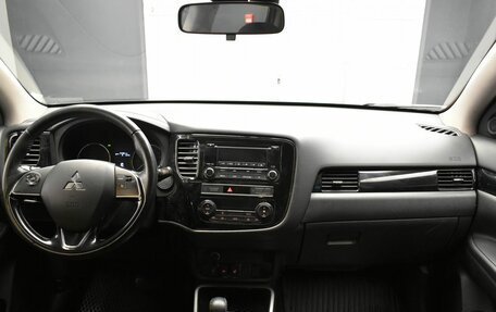 Mitsubishi Outlander III рестайлинг 3, 2019 год, 2 379 000 рублей, 14 фотография