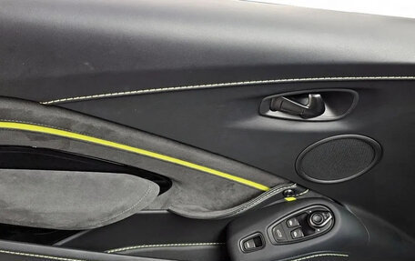 Aston Martin V8 Vantage IV, 2022 год, 18 000 000 рублей, 15 фотография