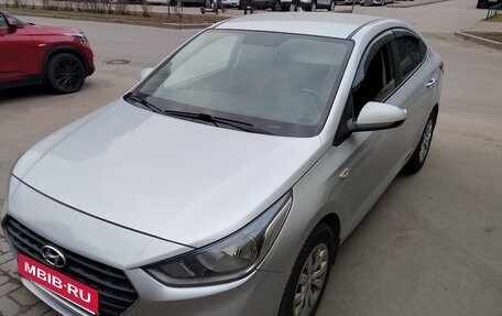 Hyundai Solaris II рестайлинг, 2017 год, 945 000 рублей, 1 фотография