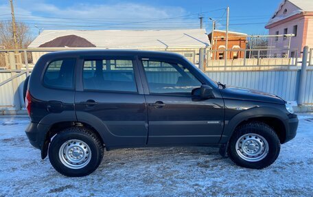 Chevrolet Niva I рестайлинг, 2017 год, 640 000 рублей, 2 фотография