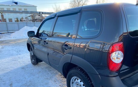 Chevrolet Niva I рестайлинг, 2017 год, 640 000 рублей, 3 фотография