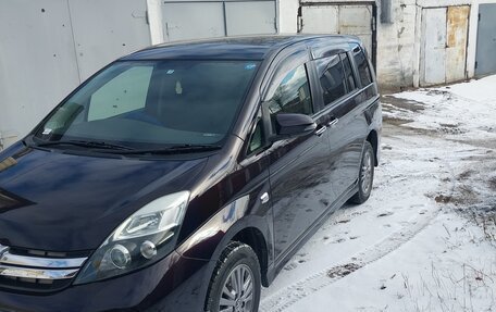 Toyota ISis I, 2013 год, 1 250 000 рублей, 3 фотография