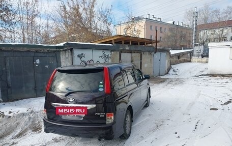 Toyota ISis I, 2013 год, 1 250 000 рублей, 4 фотография