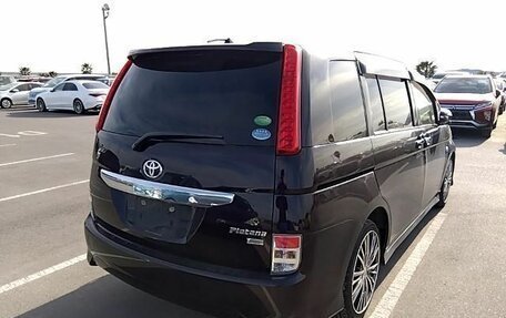 Toyota ISis I, 2013 год, 1 250 000 рублей, 18 фотография