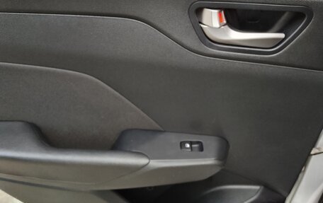 Hyundai Solaris II рестайлинг, 2017 год, 945 000 рублей, 8 фотография