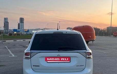 Mitsubishi Outlander III рестайлинг 3, 2014 год, 1 450 000 рублей, 4 фотография