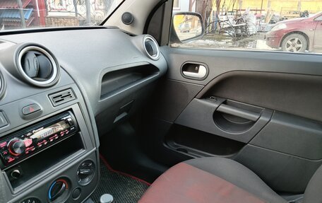 Ford Fiesta, 2006 год, 290 000 рублей, 17 фотография