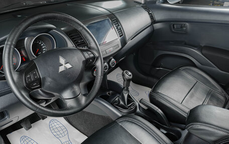 Mitsubishi Outlander III рестайлинг 3, 2011 год, 1 099 000 рублей, 8 фотография