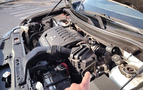 Mitsubishi Outlander III рестайлинг 3, 2019 год, 2 600 000 рублей, 16 фотография