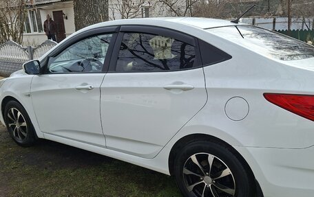 Hyundai Solaris II рестайлинг, 2013 год, 1 100 000 рублей, 5 фотография