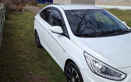 Hyundai Solaris II рестайлинг, 2013 год, 1 100 000 рублей, 3 фотография