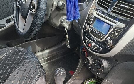 Hyundai Solaris II рестайлинг, 2013 год, 1 100 000 рублей, 6 фотография