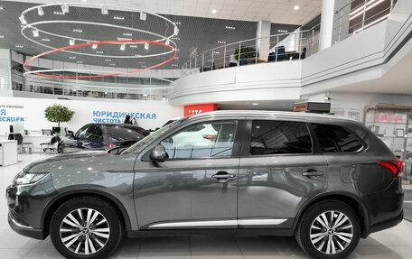 Mitsubishi Outlander III рестайлинг 3, 2019 год, 2 599 000 рублей, 10 фотография