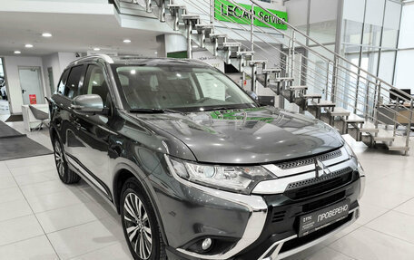 Mitsubishi Outlander III рестайлинг 3, 2019 год, 2 599 000 рублей, 3 фотография
