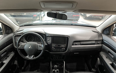 Mitsubishi Outlander III рестайлинг 3, 2019 год, 2 599 000 рублей, 17 фотография