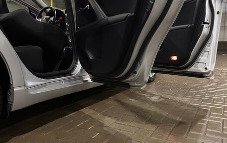 Toyota Avensis III рестайлинг, 2012 год, 1 300 000 рублей, 13 фотография