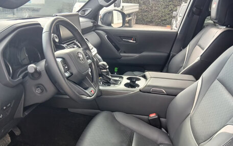 Toyota Land Cruiser, 2023 год, 9 500 000 рублей, 10 фотография