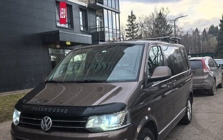 Volkswagen Multivan T5, 2011 год, 2 600 000 рублей, 2 фотография