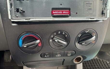 KIA Rio II, 2005 год, 100 000 рублей, 4 фотография