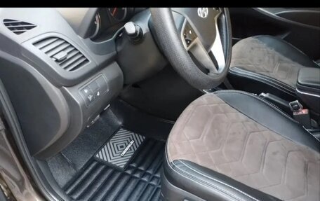 Hyundai Solaris II рестайлинг, 2016 год, 1 050 000 рублей, 10 фотография