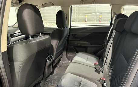 Mitsubishi Outlander III рестайлинг 3, 2019 год, 2 299 800 рублей, 6 фотография