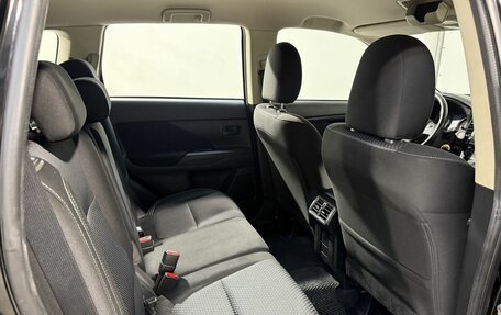 Mitsubishi Outlander III рестайлинг 3, 2019 год, 2 299 800 рублей, 4 фотография