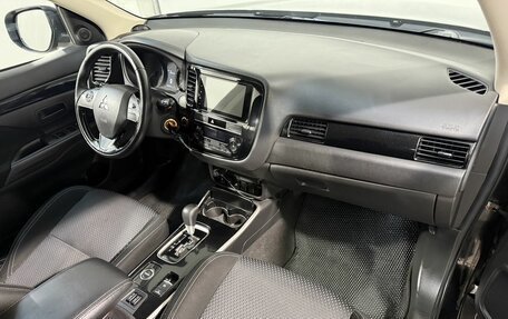 Mitsubishi Outlander III рестайлинг 3, 2019 год, 2 299 800 рублей, 3 фотография