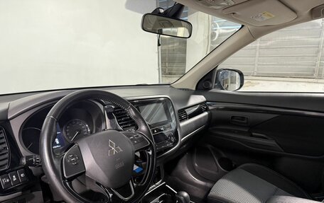 Mitsubishi Outlander III рестайлинг 3, 2019 год, 2 299 800 рублей, 8 фотография