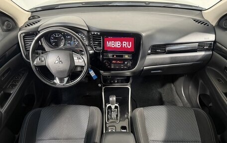 Mitsubishi Outlander III рестайлинг 3, 2019 год, 2 299 800 рублей, 9 фотография