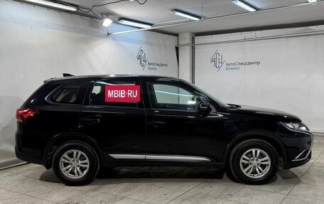 Mitsubishi Outlander III рестайлинг 3, 2019 год, 2 299 800 рублей, 17 фотография